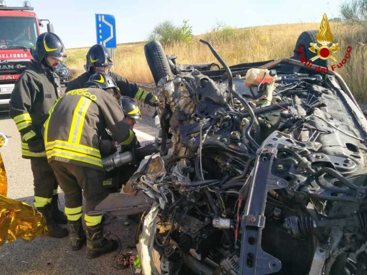 Incidente sulla statale 658 Potenza-Melfi: un’auto si ribalta, due persone sono morte – VIDEO