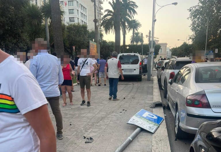 Bari, paura in corso Cavour: taxi urta un’altra auto e finisce sul marciapiede sfiorando una bambina