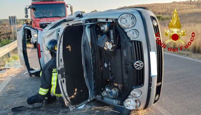 Incidente sulla provinciale a Gallipoli, si ribalta un’auto con cinque giovani turisti: tre in ospedale