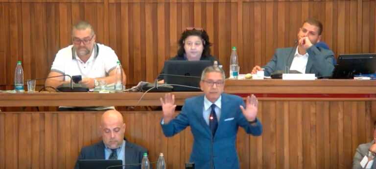 Brindisi, «aumenta l’Irpef e i consiglieri si alzano il gettone di presenza»