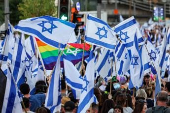 Galleria foto 'Israele, auto investe manifestanti: ci sono feriti' - foto 1