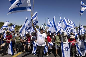 Galleria foto 'Israele, migliaia in marcia verso la Knesset contro la riforma della giustizia' - foto 1
