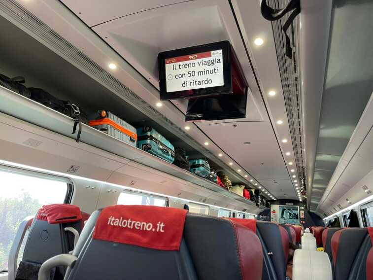 Odissea sul treno Bari-Torino: un passeggero aziona senza motivo il freno di emergenza. Poi un guasto alla linea