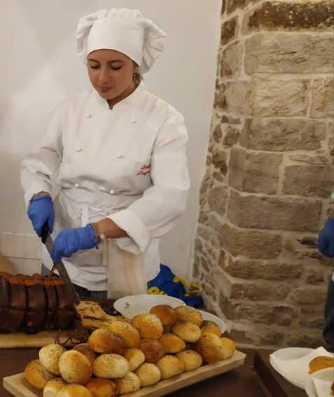 Galleria foto 'La 18enne Letizia, dai fornelli di Grumo a una famosa scuola di cucina: «Un sogno che si avvera»' - foto 4