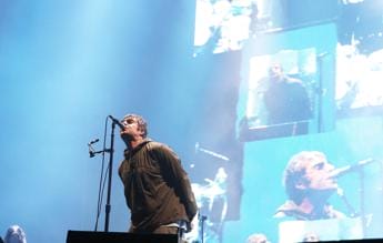 Liam Gallagher in concerto a Milano: “Ci sono tifosi dell’Inter?” – Video