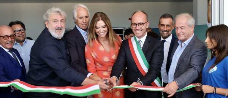 Fasano, inaugurato il palasport per Taranto 2026. Malagò «fuori dall’impasse» Emiliano «pronti ad aiutare»