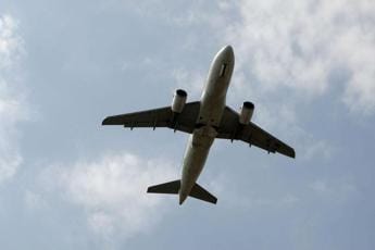Galleria foto 'Maltempo Milano, volo Delta dirottato a Roma: danni ad aereo' - foto 1