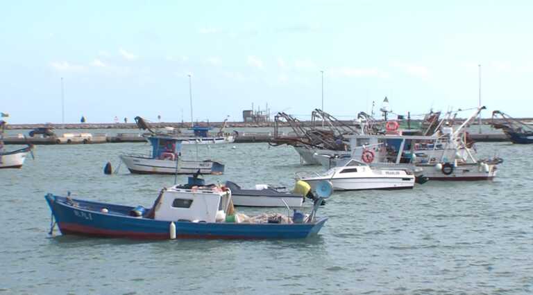 Galleria foto 'Migranti, rintracciata in Salento barca con due scafisti – Foto' - foto 4