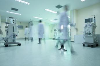 Galleria foto 'Medici e ferie, ospedali non chiudono ma 57% dottori salta riposi settimanali' - foto 1