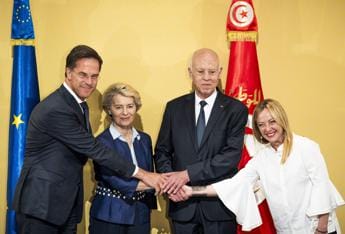 Galleria foto 'Migranti, firmato in Tunisia memorandum intesa con Ue' - foto 1