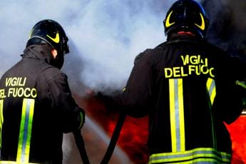 Galleria foto 'Napoli, incendio in stabilimento a Sant’Antonio Abate- Video' - foto 1