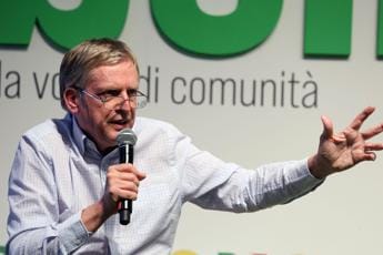Galleria foto 'Pd, fonti dem: nessuna cacciata Cuperlo, suo mandato terminato con Letta' - foto 1