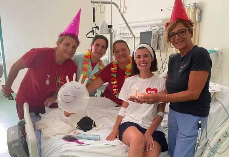 Bari, il compleanno “speciale” di una turista australiana: in ospedale dopo un malore, la festa è con le infermiere