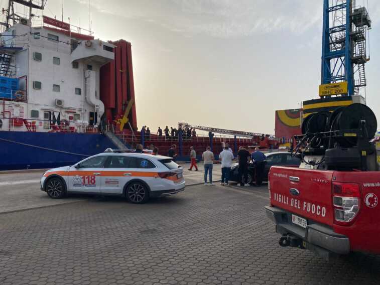 Taranto, operaio morto nel porto. Da chiarire la dinamica. I sindacati: «Sciopero»