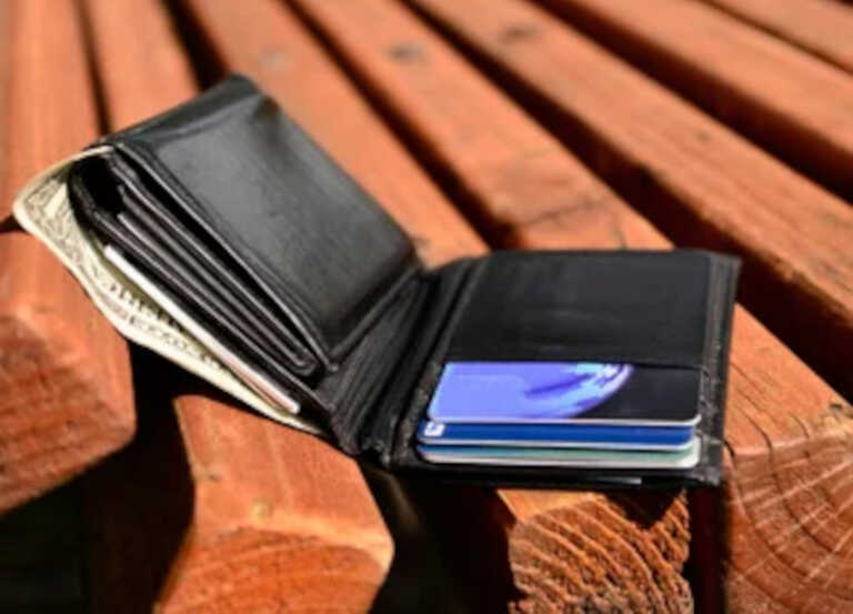 Zollino, capotreno trova un portafogli con 1.820 euro e lo consegna ai carabinieri: rintracciata la proprietaria
