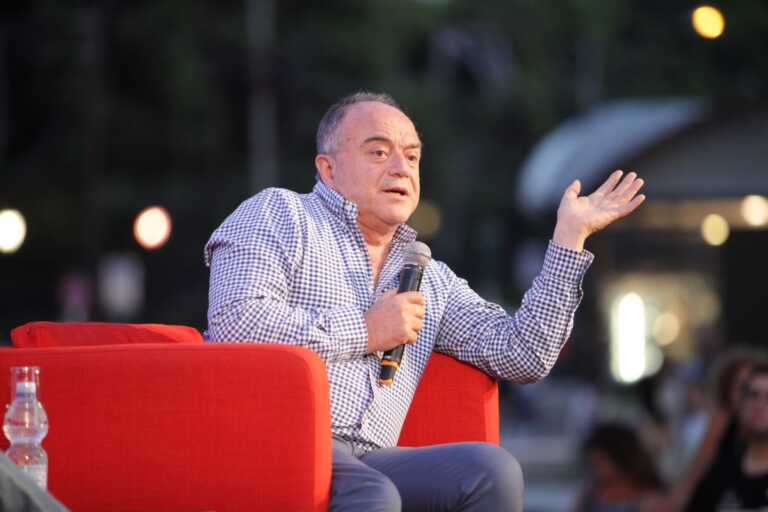 Galleria foto 'Molfetta, a Nicola Gratteri il premio “Conversazioni dal Mare” per l’impegno a divulgare i valori della legalità' - foto 1