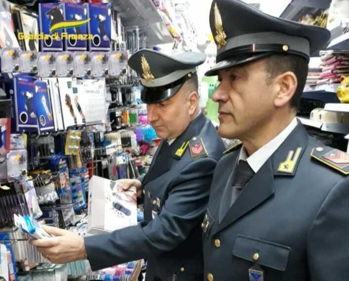 Controlli in attività commerciali di Pulsano e Fragagnano: sequestrati oltre 97mila prodotti pericolosi