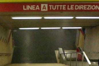 Galleria foto 'Roma, guasti oggi sulla metro A: servizio sospeso tra Ottaviano e Battistini' - foto 1