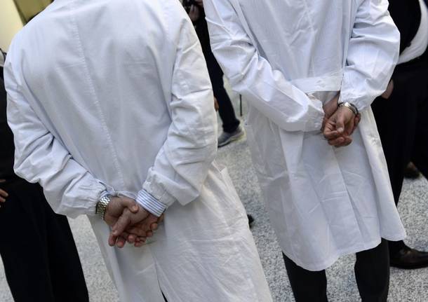 Galleria foto 'Puglia, con i medici in ferie stop a un laboratorio su tre' - foto 1