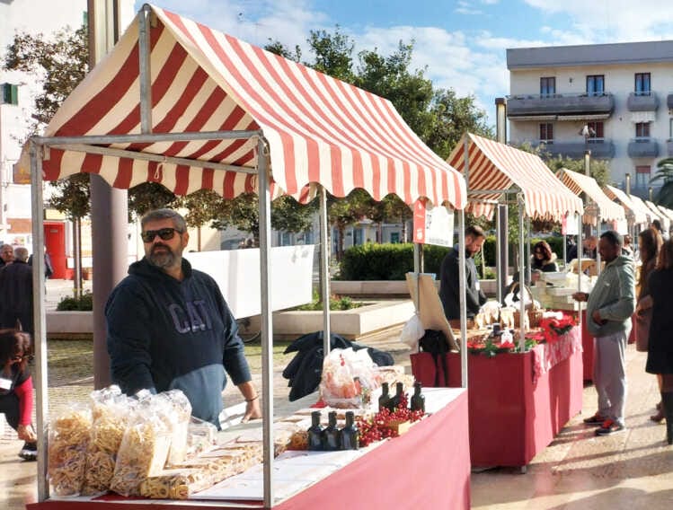 Arriva Méditerranée, a Taranto si celebra la dolce vita tra moda e cibo: eccellenze davanti al Castello