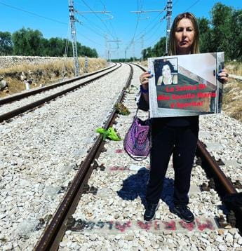 Galleria foto 'Sorella vittima di scontro ferroviario Andria: ”23 persone giustiziate da sentenza vergognosa”' - foto 1