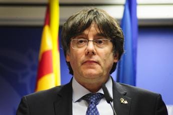 Galleria foto 'Spagna, chiesto l’arresto per Puigdemont. Lui: “Finora ero decisivo per il governo”' - foto 1