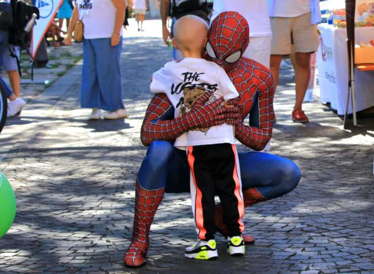 Matteo Villardita premiato a Taranto: «Faccio sognare i bambini. Spider-man li aiuta a essere più forti»
