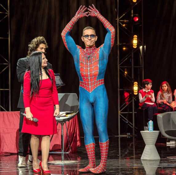 Galleria foto 'Matteo Villardita premiato a Taranto: «Faccio sognare i bambini. Spider-man li aiuta a essere più forti»' - foto 1