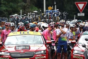 Galleria foto 'Tour de France 2023, gara ripresa dopo maxi caduta: ritiri e ambulanze' - foto 1
