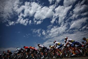 Galleria foto 'Tour de France 2023, maxi caduta nella 15a tappa' - foto 1