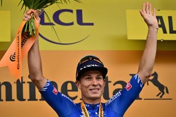 Galleria foto 'Tour de France 2023, Philipsen vince 11esima tappa: Vingegaard maglia gialla' - foto 1