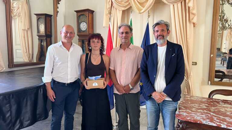 Taranto, moto rubata e ritrovata dalle forze dell’ordine: due turisti accolti in Comune per le scuse