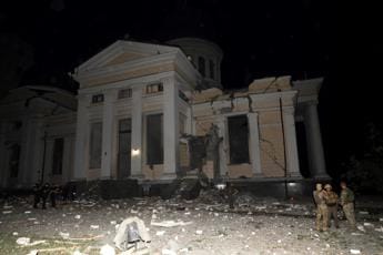 Galleria foto 'Ucraina, attacco russo su Odessa: un morto. Colpita la cattedrale' - foto 1