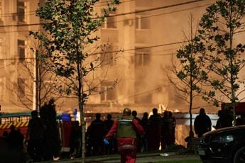 Ucraina, bombardamento russo a Dnipro: 9 feriti
