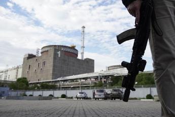 Galleria foto 'Ucraina-Russia, raid su Kiev. Mine vicino centrale Zaporizhzhia' - foto 1