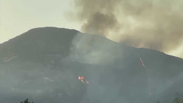 Galleria foto 'In fiamme i monti che circondano Palermo' - foto 1