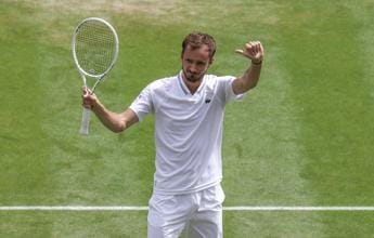 Galleria foto 'Wimbledon 2023, Medvedev in semifinale: Eubanks battuto in 5 set' - foto 1