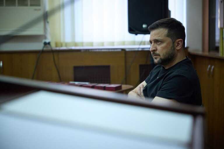 Galleria foto 'Ucraina, Zelensky “Chi non è in prima linea aiuti a combattere”' - foto 1