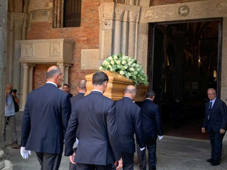 Galleria foto 'L’ultimo saluto ad Alberoni, “Ci ha insegnato che l’amore si impara”' - foto 1