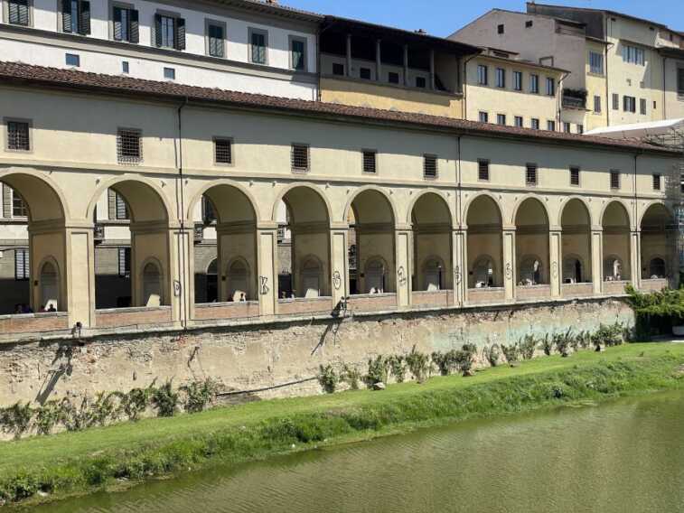 Galleria foto 'Corridoio Vasariano a Firenze, al via ripulitura delle colonne' - foto 1