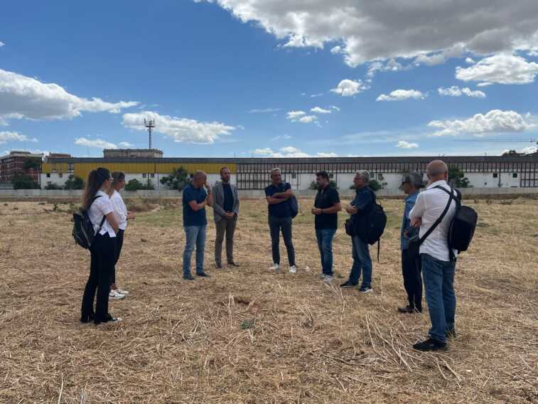 Galleria foto 'Bari, verso l’avvio della progettazione del Parco della Rinascita. Sopralluogo sull’area ex Fibronit' - foto 1