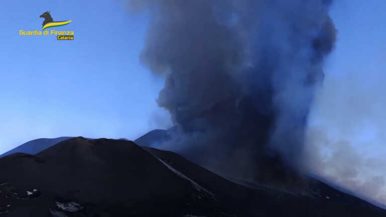 Galleria foto 'Soccorso alpino della Guardia di Finanza attiva vigilanza sull’Etna' - foto 1