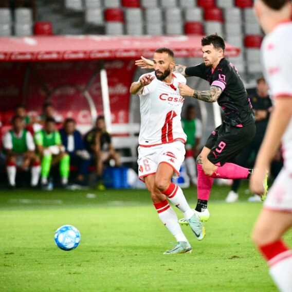 Bari, all’esordio finisce 0-0 contro il Palermo dopo 114 minuti di gioco. I biancorossi in 9 guadagnano il primo punto