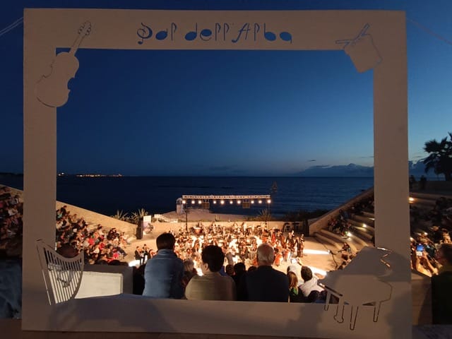 Sol dell’Alba a Bisceglie. In scena 70 musicisti e il tenore Gianni Leccese |VIDEO