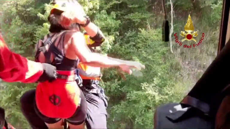 Galleria foto 'Incidente in montagna nel Lecchese, donna soccorsa da Vigili del Fuoco' - foto 1