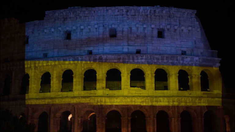 Galleria foto 'Il Colosseo si illumina con i colori della bandiera dell’Ucraina' - foto 1