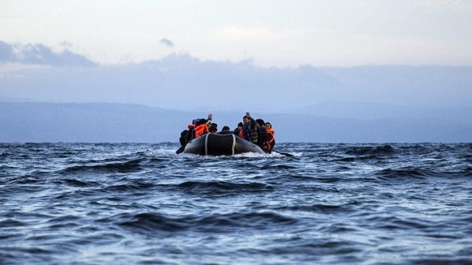 Sbarchi di migranti tra Brindisi e Leuca dopo una notte di soccorsi