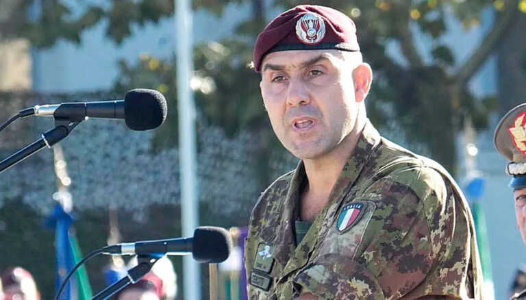 I social si schierano contro il generale Vannacci