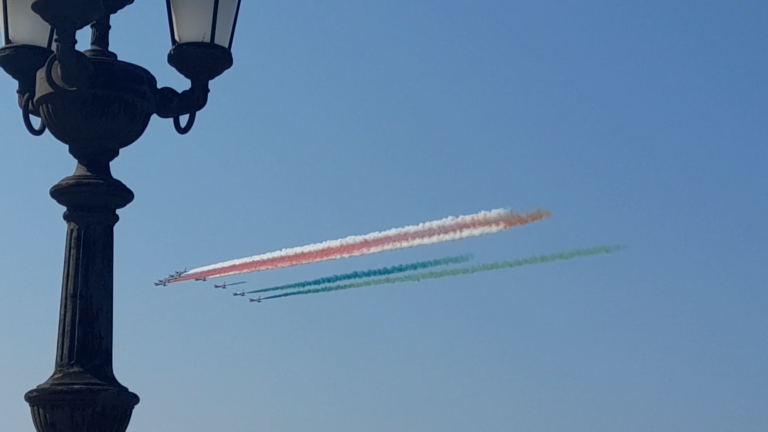Aspettando l’Air Show a Giovinazzo le Frecce Tricolori incantano Bari. Le iniziative fino a domenica – VIDEO