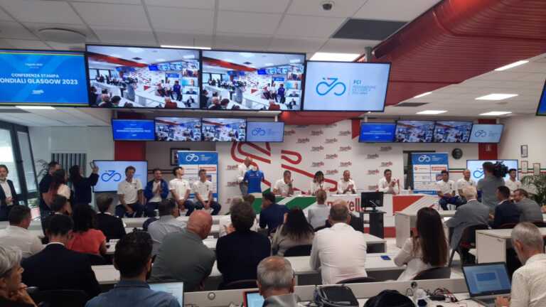 Galleria foto 'Ciclismo, mondiali di Glasgow. Emiliano: «WeAreInPuglia sulla maglia degli azzurri»' - foto 2